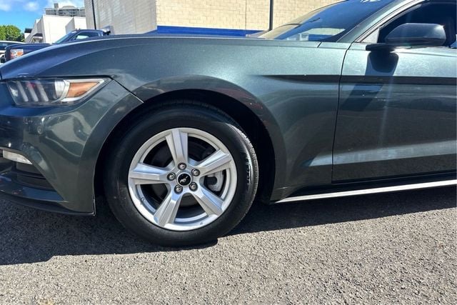 2015 Ford Mustang 2dr Convertible V6 - 22497101 - 11