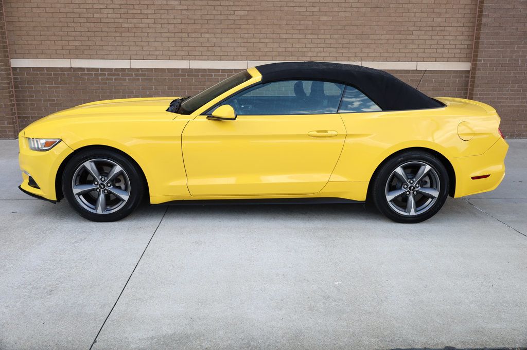 2015 Ford Mustang Convertible V6 photo 3