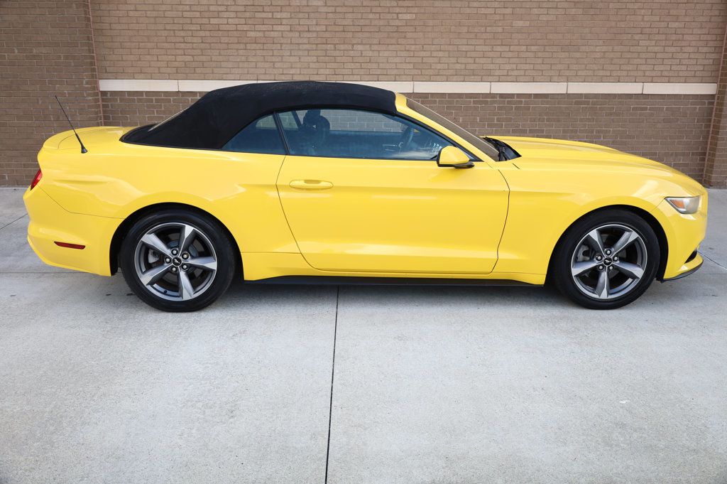 2015 Ford Mustang Convertible V6 photo 4