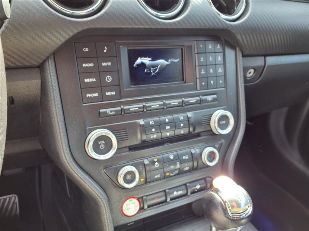2015 Ford Mustang 2dr Fastback V6 - 22930422 - 11