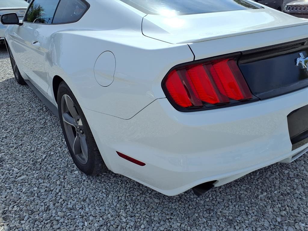 2015 Ford Mustang 2dr Fastback V6 - 22930422 - 14