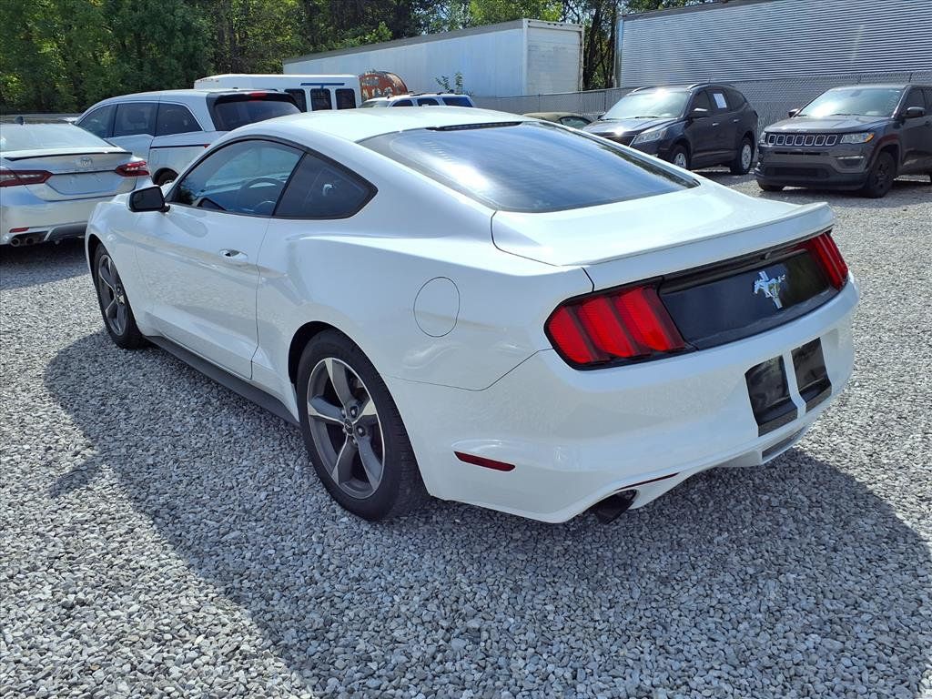 2015 Ford Mustang 2dr Fastback V6 - 22930422 - 3