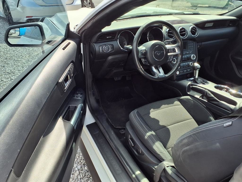 2015 Ford Mustang 2dr Fastback V6 - 22930422 - 5