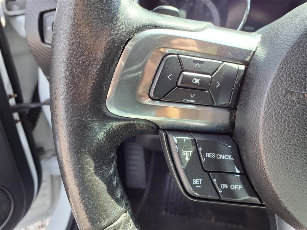 2015 Ford Mustang 2dr Fastback V6 - 22930422 - 6