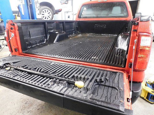 2015 Ford Super Duty F-250 4WD Reg Cab XL - 22726951 - 9