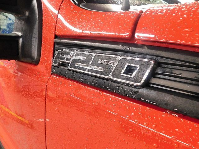 2015 Ford Super Duty F-250 4WD Reg Cab XL - 22726951 - 19