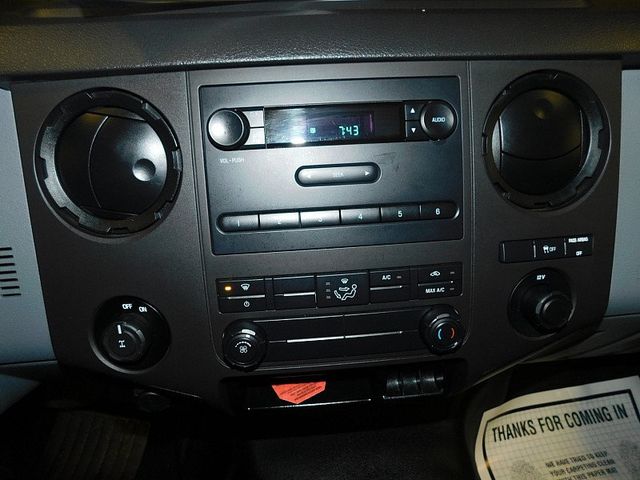 2015 Ford Super Duty F-250 4WD Reg Cab XL - 22726951 - 27