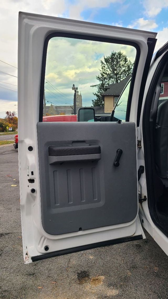 2015 Ford Super Duty F-250 SRW 4WD Crew Cab 156" XL - 22186534 - 12