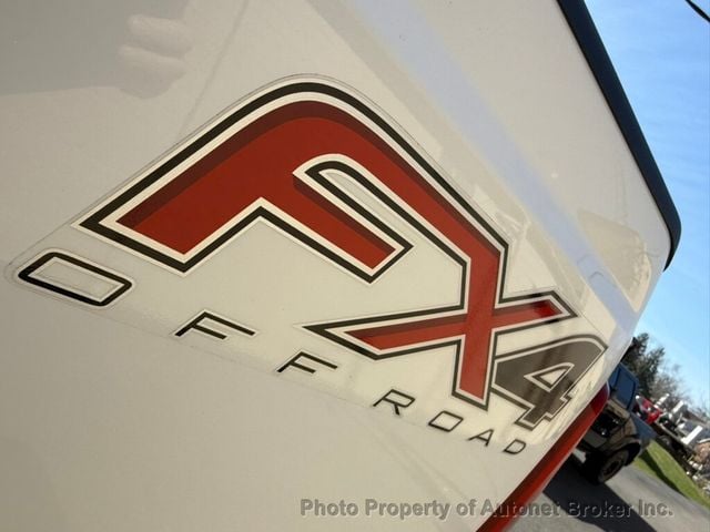 2015 Ford Super Duty F-250 SRW 4WD Crew Cab 156" XLT - 22998245 - 24