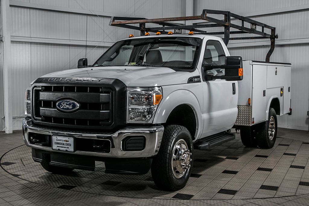 2015 Ford Super Duty F-350 DRW Cab-Chassis F350 REG CAB DRW * 4X4 * 6.2 V8 * 9' READING UTILITY * 1 OWNER  - 16852347 - 2