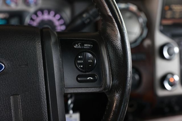 2015 Ford Super Duty F-350 SRW 4WD Crew Cab 172" Lariat - 22998704 - 32