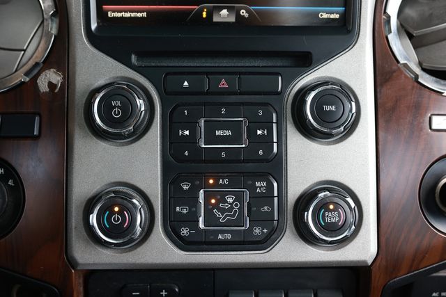 2015 Ford Super Duty F-350 SRW 4WD Crew Cab 172" Lariat - 22998704 - 37