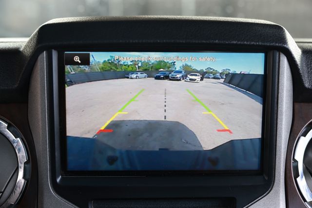 2015 Ford Super Duty F-350 SRW 4WD Crew Cab 172" Lariat - 22998704 - 39