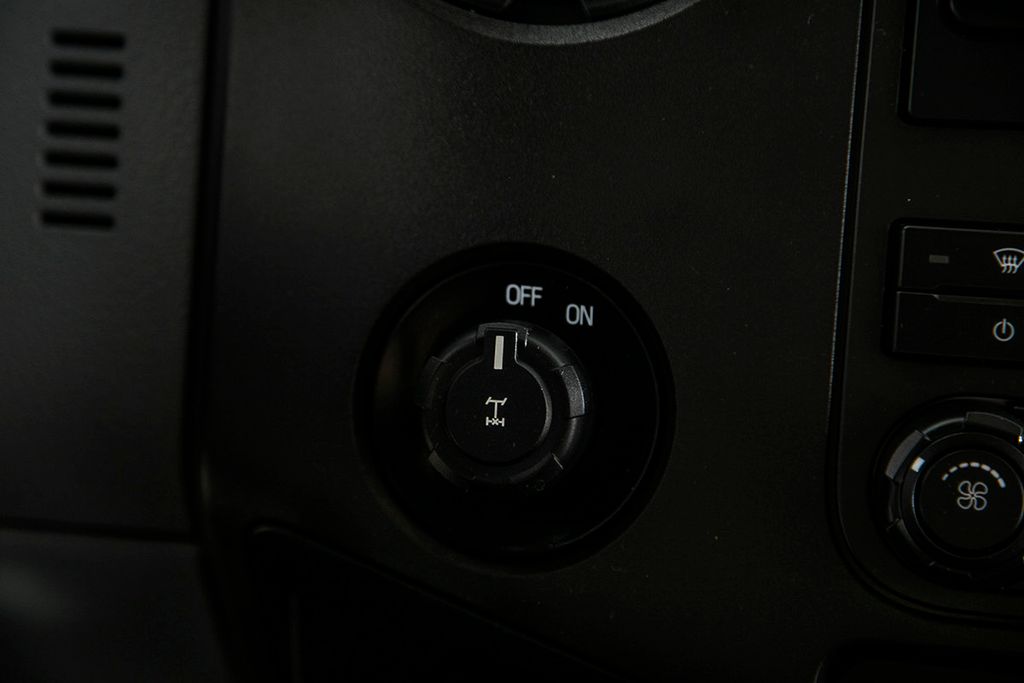 2015 Ford Super Duty F-350 SRW F350 SUPERCAB 4X4 * 6.2 V8 * READING KUV * LOCAL TRADE * 1 OWNER - 17121316 - 17