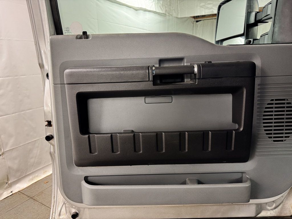 2015 Ford Super Duty F-350 SRW XL 4WD - 22996842 - 9