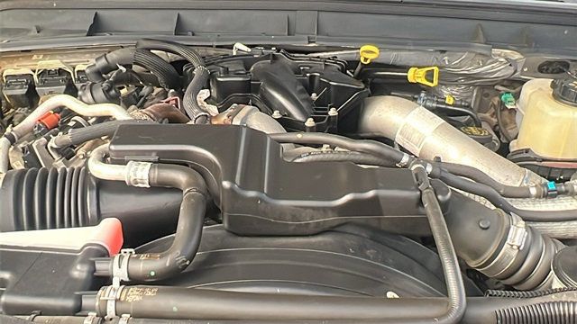 2015 Ford Super Duty F-450 DRW 4WD Crew Cab 172" XL - 22906146 - 13