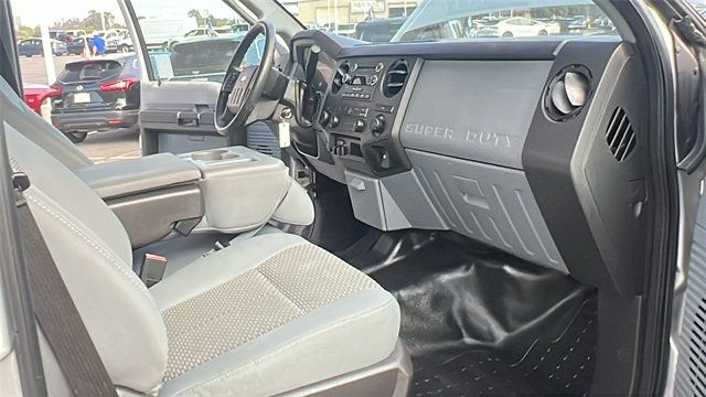 2015 Ford Super Duty F-450 DRW 4WD Crew Cab 172" XL - 22906146 - 14