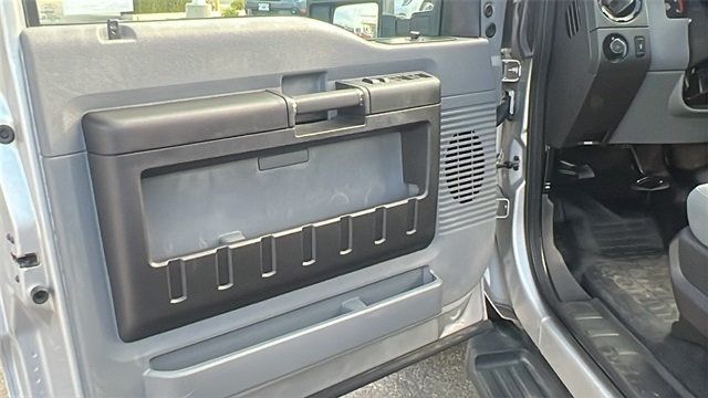 2015 Ford Super Duty F-450 DRW 4WD Crew Cab 172" XL - 22906146 - 17