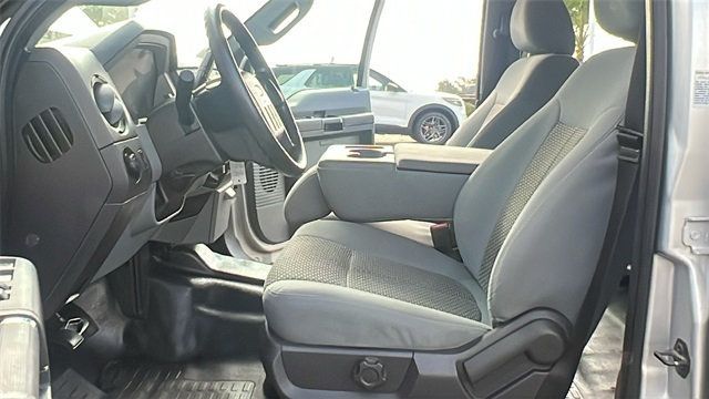 2015 Ford Super Duty F-450 DRW 4WD Crew Cab 172" XL - 22906146 - 19