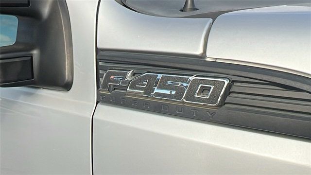 2015 Ford Super Duty F-450 DRW 4WD Crew Cab 172" XL - 22906146 - 8