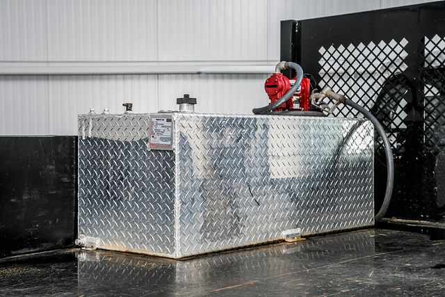 2015 Ford Super Duty F-450 DRW Cab-Chassis F450 REG CAB * 6.7 POWERSTROKE * FLATBED W/BOXES * AUX FUEL TANK - 16689148 - 5