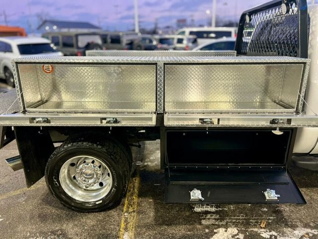 2015 Ford Super Duty F-550 DRW 2WD Crew Cab 200" WB 84" CA Lariat - 22964719 - 10