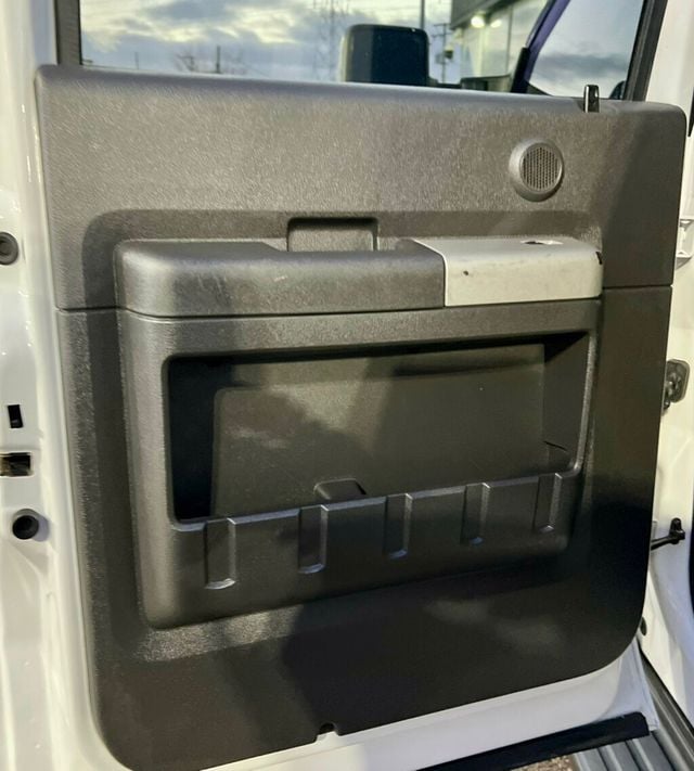 2015 Ford Super Duty F-550 DRW 2WD Crew Cab 200" WB 84" CA Lariat - 22964719 - 17