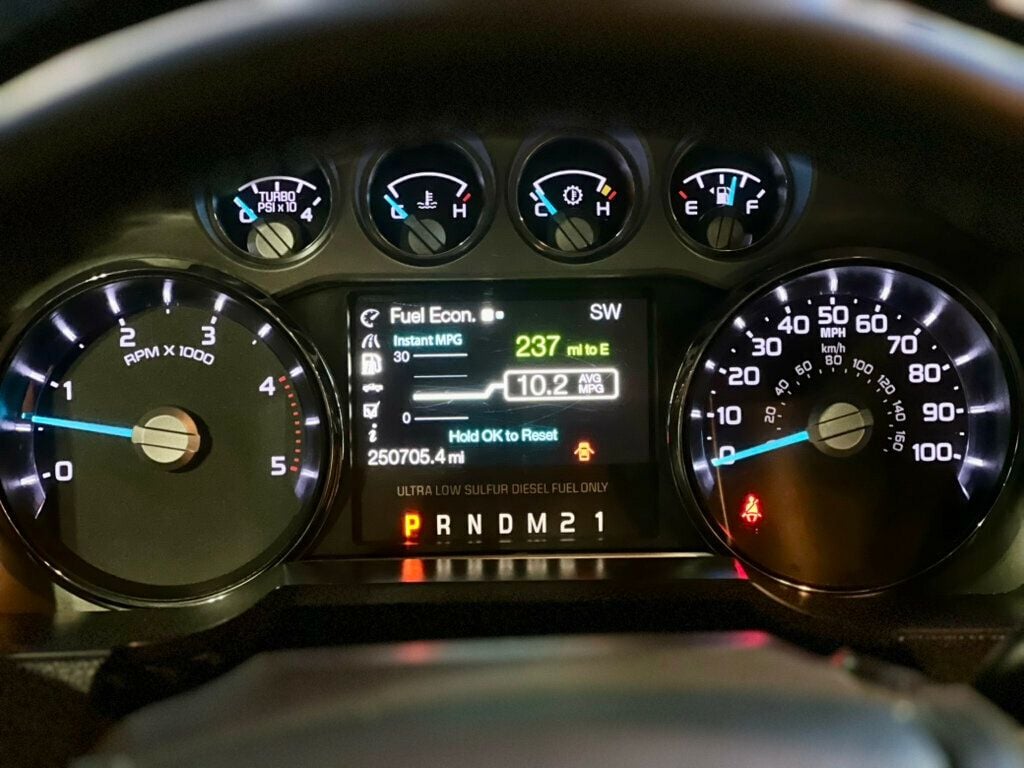 2015 Ford Super Duty F-550 DRW 2WD Crew Cab 200" WB 84" CA Lariat - 22964719 - 22