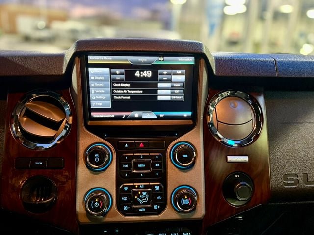 2015 Ford Super Duty F-550 DRW 2WD Crew Cab 200" WB 84" CA Lariat - 22964719 - 24