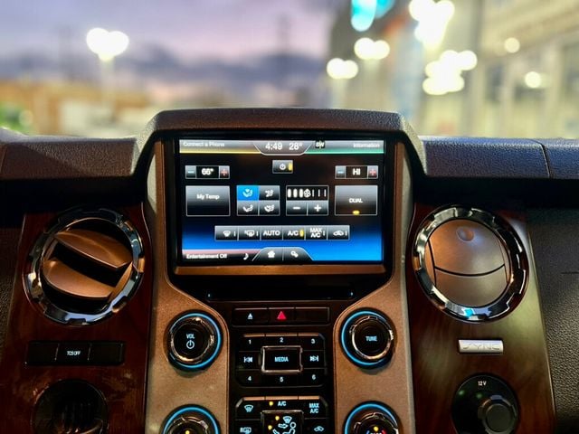 2015 Ford Super Duty F-550 DRW 2WD Crew Cab 200" WB 84" CA Lariat - 22964719 - 25