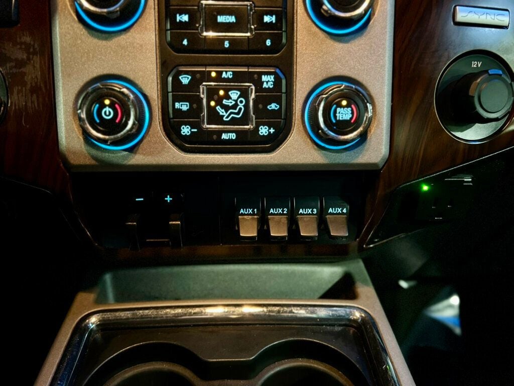 2015 Ford Super Duty F-550 DRW 2WD Crew Cab 200" WB 84" CA Lariat - 22964719 - 27