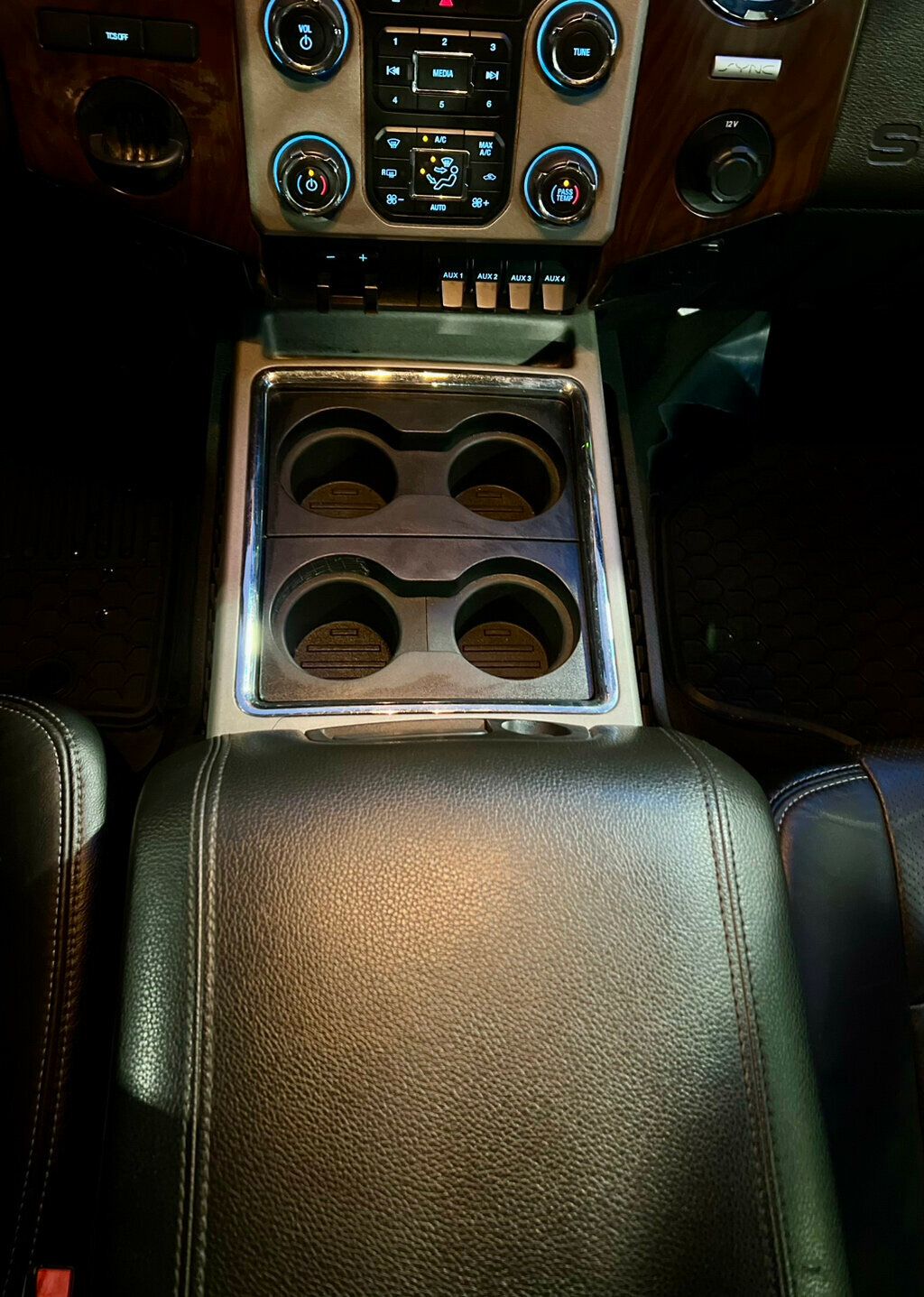 2015 Ford Super Duty F-550 DRW 2WD Crew Cab 200" WB 84" CA Lariat - 22964719 - 28