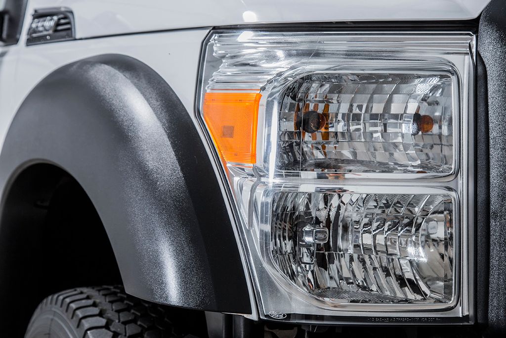 2015 Ford Super Duty F-550 DRW 4WD Crew Cab 200" WB 84" CA XL - 15403102 - 9