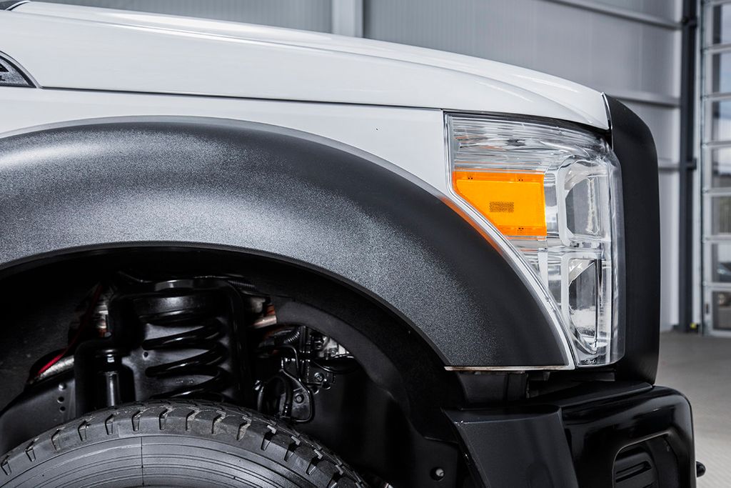 2015 Ford Super Duty F-550 DRW 4WD Crew Cab 200" WB 84" CA XL - 15403102 - 10