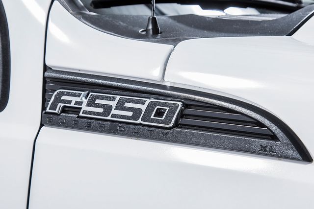 2015 Ford Super Duty F-550 DRW 4WD Crew Cab 200" WB 84" CA XL - 15403102 - 11