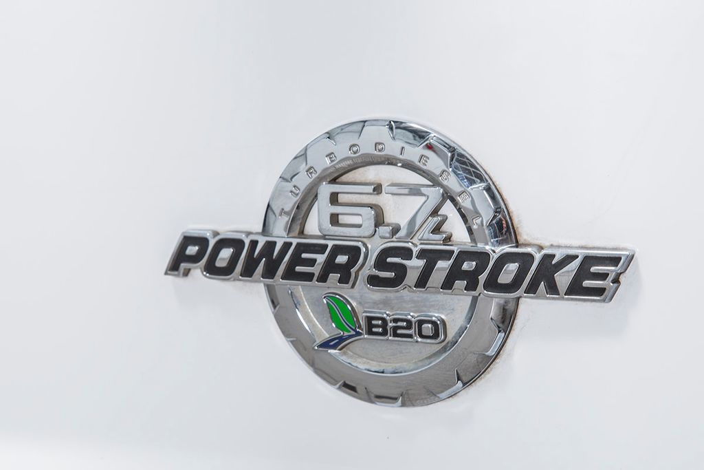 2015 Ford Super Duty F-550 DRW 4WD Crew Cab 200" WB 84" CA XL - 15403102 - 14