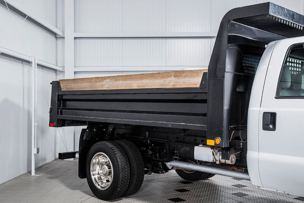 2015 Ford Super Duty F-550 DRW 4WD Crew Cab 200" WB 84" CA XL - 15403102 - 15