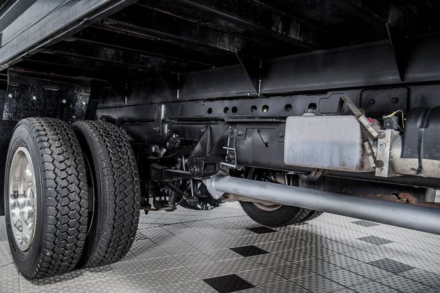 2015 Ford Super Duty F-550 DRW 4WD Crew Cab 200" WB 84" CA XL - 15403102 - 16