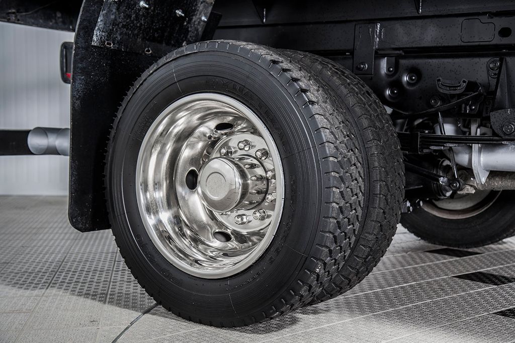 2015 Ford Super Duty F-550 DRW 4WD Crew Cab 200" WB 84" CA XL - 15403102 - 20