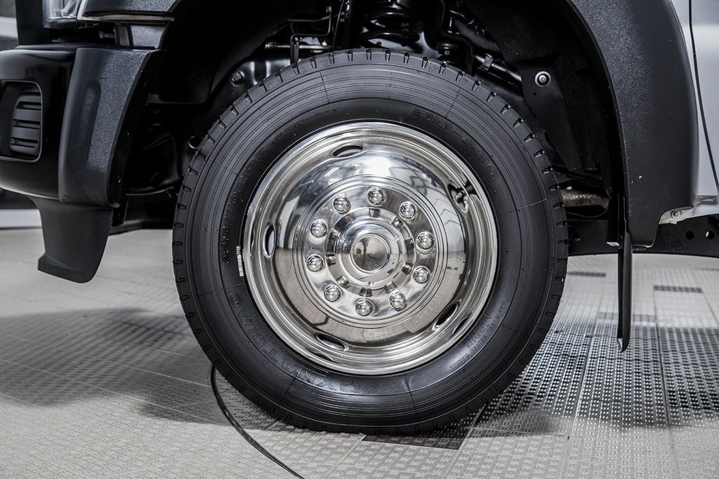 2015 Ford Super Duty F-550 DRW 4WD Crew Cab 200" WB 84" CA XL - 15403102 - 23