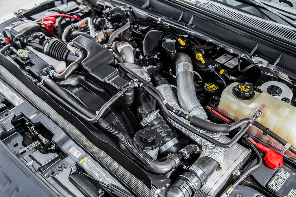 2015 Ford Super Duty F-550 DRW 4WD Crew Cab 200" WB 84" CA XL - 15403102 - 26