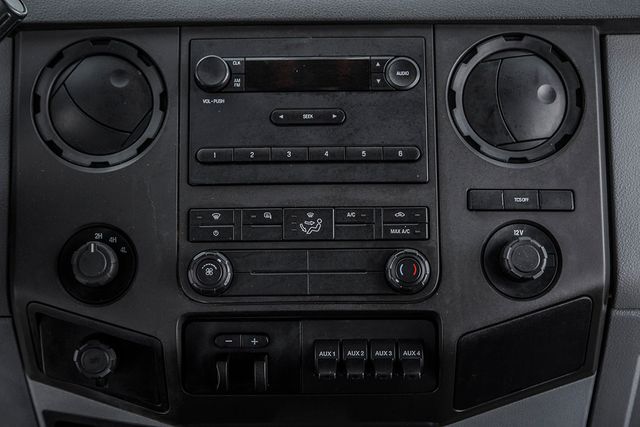 2015 Ford Super Duty F-550 DRW 4WD Crew Cab 200" WB 84" CA XL - 15403102 - 28