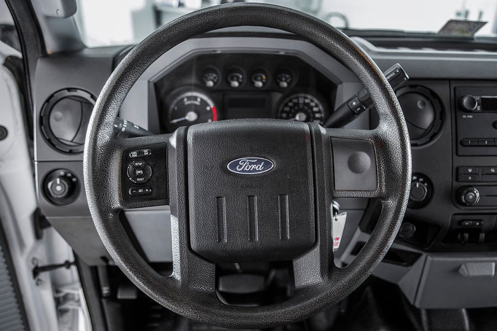 2015 Ford Super Duty F-550 DRW 4WD Crew Cab 200" WB 84" CA XL - 15403102 - 32