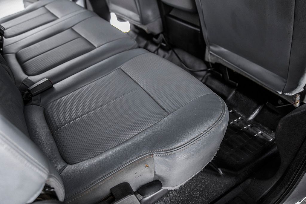 2015 Ford Super Duty F-550 DRW 4WD Crew Cab 200" WB 84" CA XL - 15403102 - 38