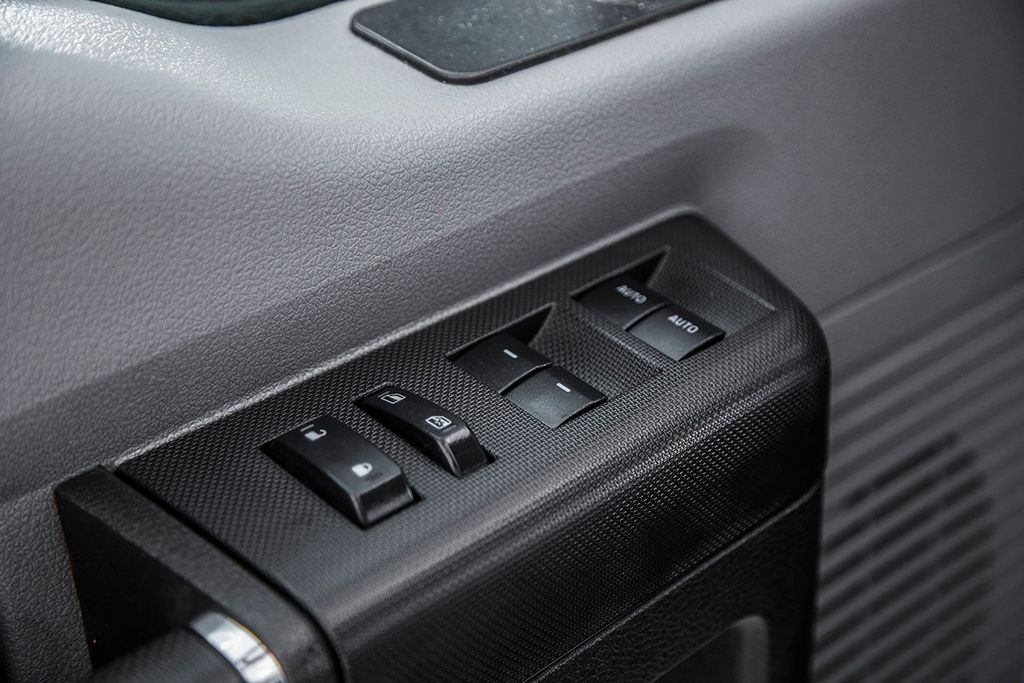 2015 Ford Super Duty F-550 DRW 4WD Crew Cab 200" WB 84" CA XL - 15403102 - 41