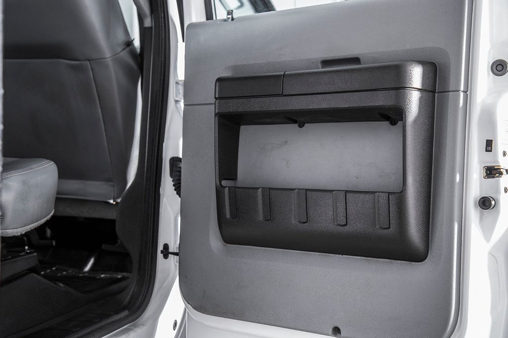 2015 Ford Super Duty F-550 DRW 4WD Crew Cab 200" WB 84" CA XL - 15403102 - 44