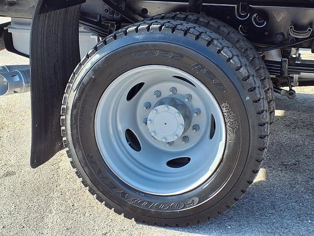 2015 Ford Super Duty F-550 DRW 9' Flatbed - 22994992 - 36