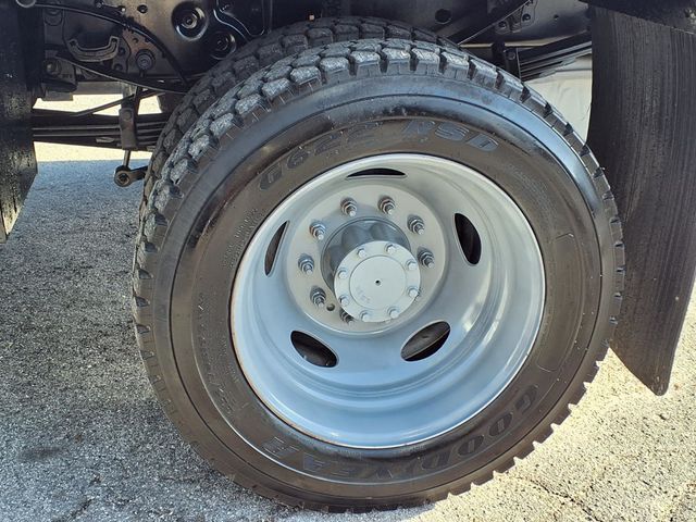 2015 Ford Super Duty F-550 DRW 9' Flatbed - 22994992 - 39