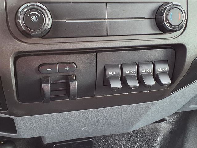 2015 Ford Super Duty F-550 DRW 9' Service Body - 22912845 - 29