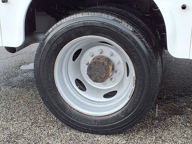 2015 Ford Super Duty F-550 DRW 9' Service Body - 22912845 - 37